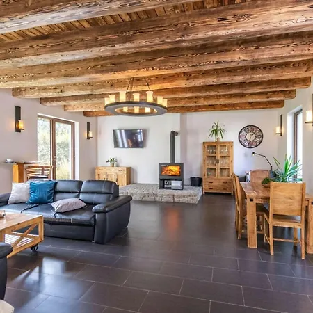 Villa Beautiful With Spacious Lesany (Benesov)