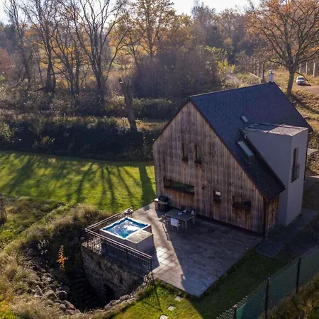 Beautiful With Spacious Lesany (Benesov)