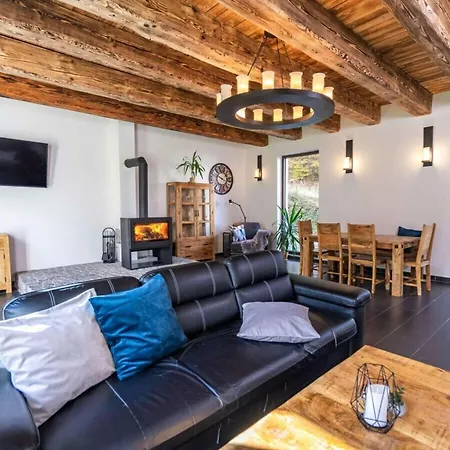 Beautiful With Spacious Lesany (Benesov)